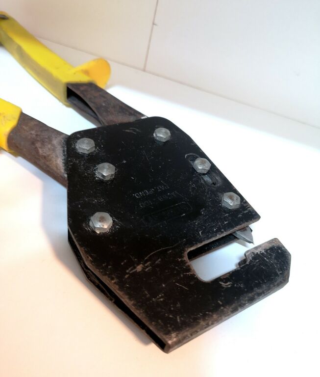 ZACISKARKA DO PROFILI METALOWYCH 1-69-100 STANLEY