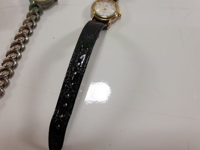 zegarek-qq-cena-za-szt-typ-nareczny