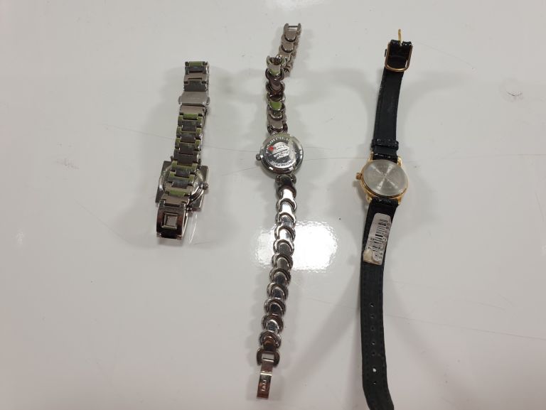 zegarek-qq-cena-za-szt-stan-uzywany