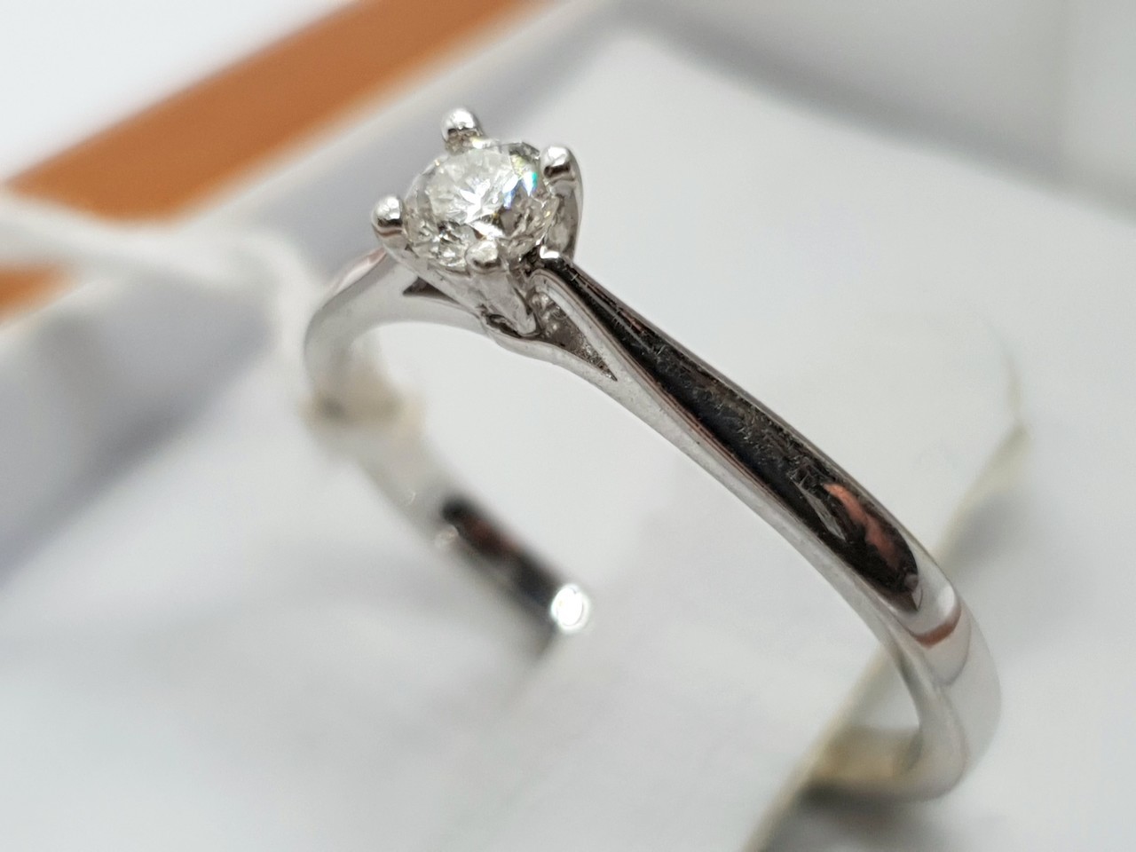 pierscionek-z-diamentem-017ct-material-zloto-biale