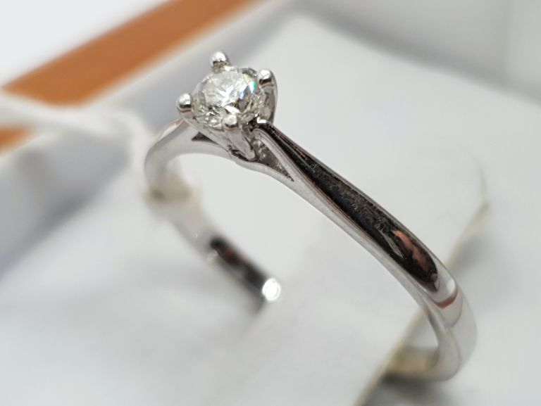 pierscionek-z-diamentem-017ct-material-zloto-biale