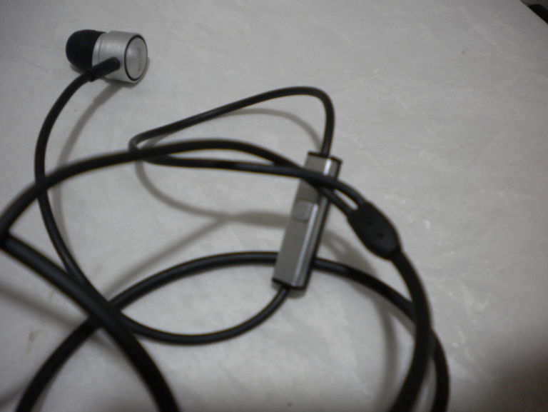 SŁUCHAWKI DOKANAŁOWE AKG K 391 NC OPIS