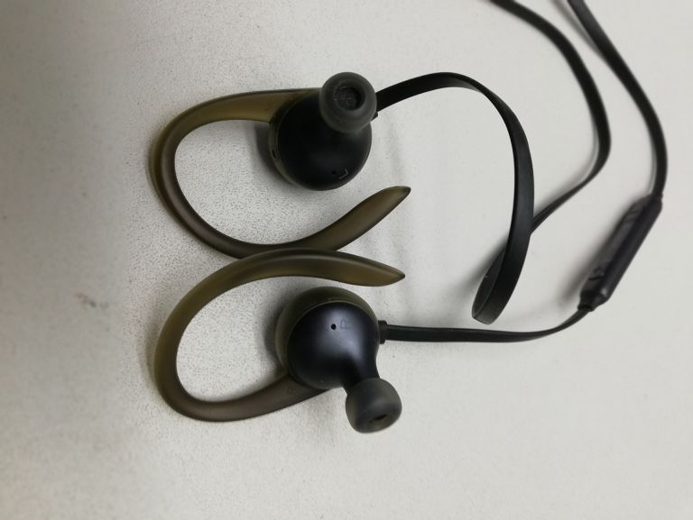 sluchawki-samsung-level-active-mikrofon-nie