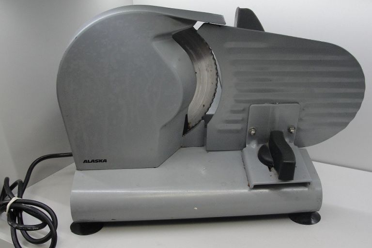 krajalnica-do-chleba-alaska-material-noza-stal-nierdzewna