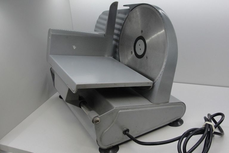 krajalnica-do-chleba-alaska-kolor-dominujacy-srebrnyszary