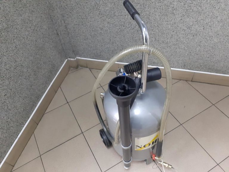 WYSYSARKA PNEUMATYCZNA DO OLEJU NORTEC