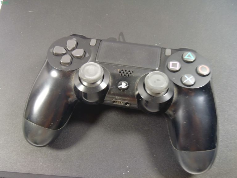 fajniutka-konsola-ps4-1tb-komplet-z-padem-stan-uzywany