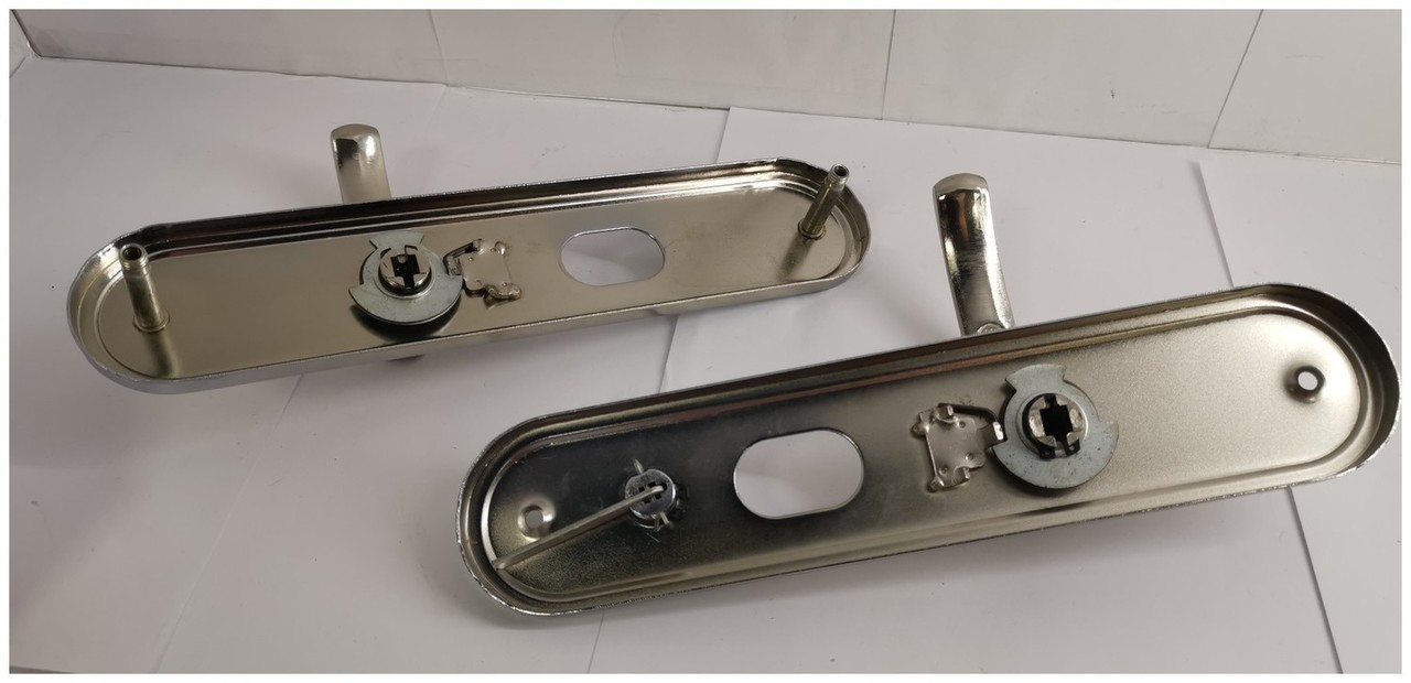 klamka-z-szyldem-marka-no-name