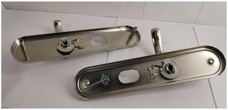 klamka-z-szyldem-marka-no-name