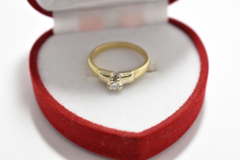 zloty-pierscionek-pr585-z-diamentem-014ct-r13-364g-certyfikat-material-zloto