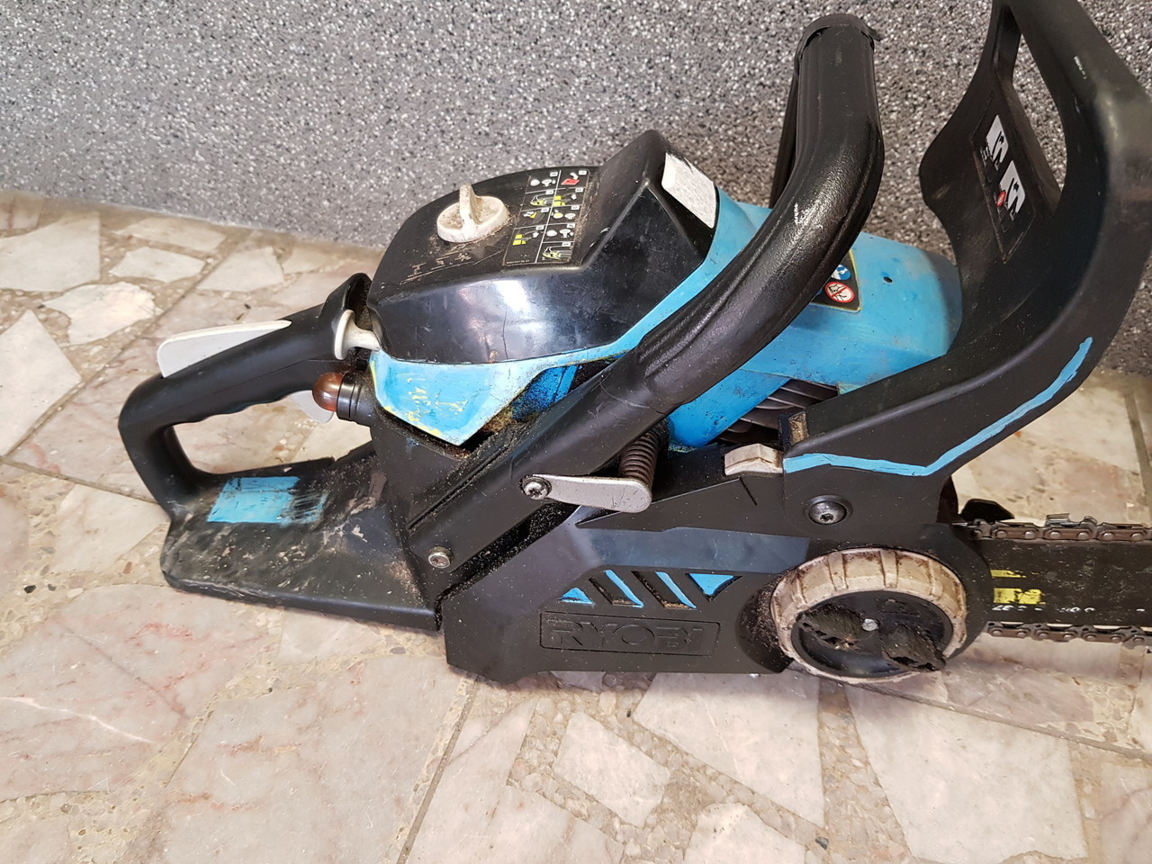 pila-lancuchowa-ryobi-zasilanie-spalinowe