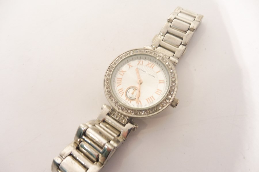 zegarek-adrienne-vittadini-typ-nareczny