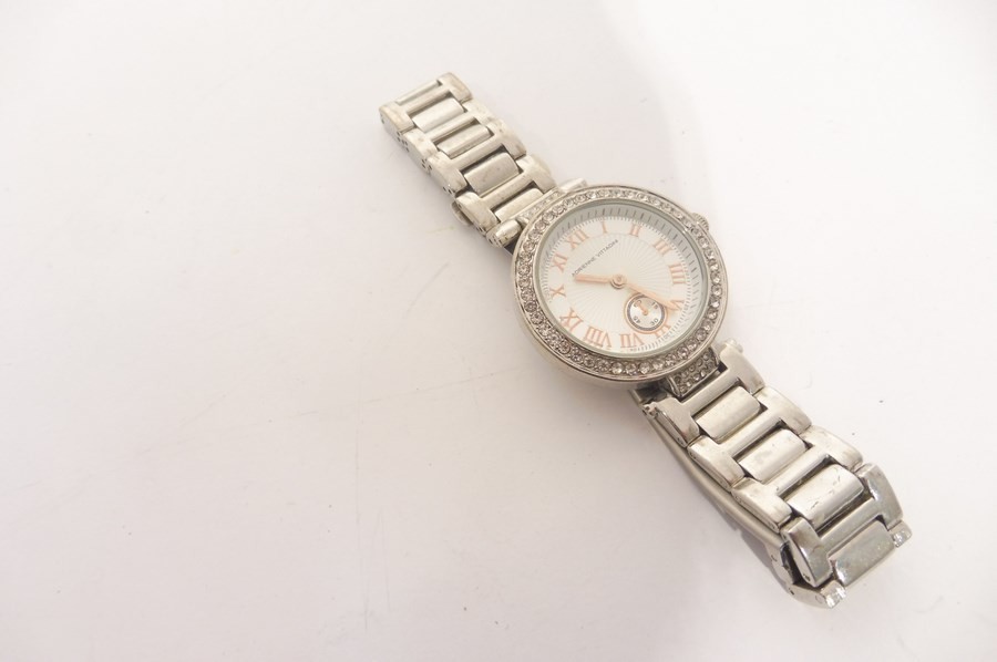 zegarek-adrienne-vittadini-rodzaj-analogowe