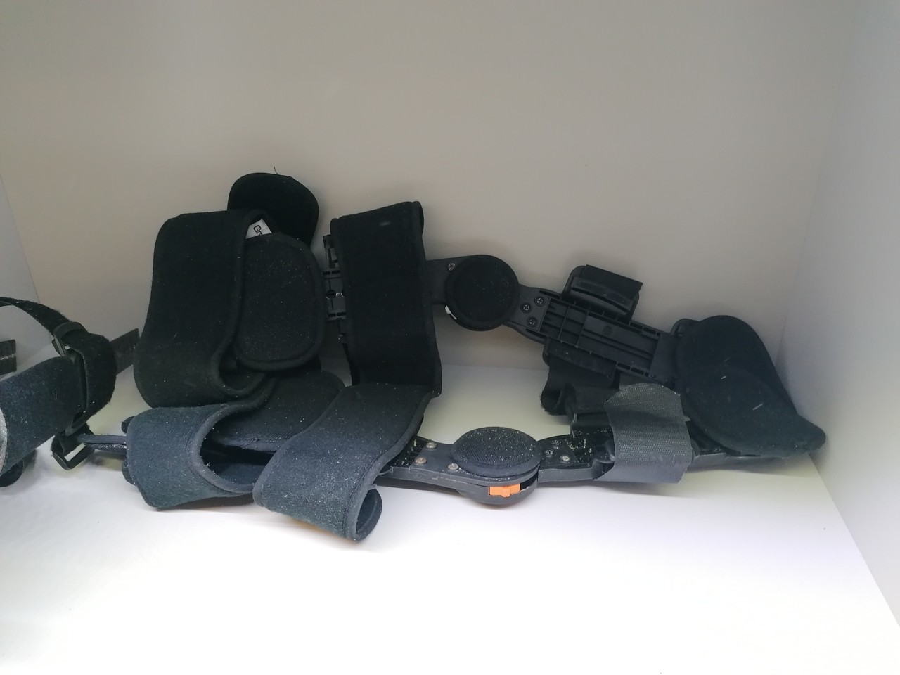 orteza-stawu-kolanowego-ze-stopa-qmed-typu-kafo-stan-uzywany