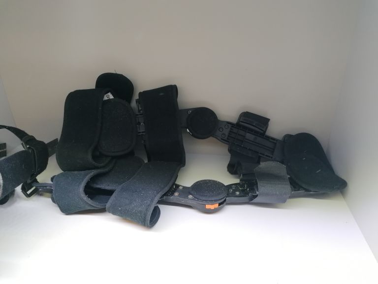 orteza-stawu-kolanowego-ze-stopa-qmed-typu-kafo-stan-uzywany