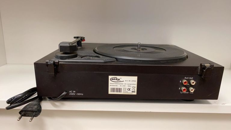 gramofon-elta-2950-plyta-hits-of-bbc-and-alaska-wbudowany-przedwzmacniacz-tak