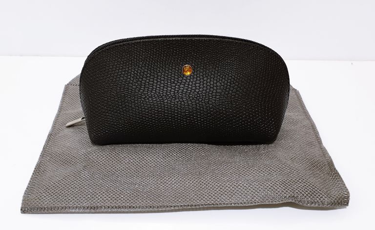 kosmetyczka-czarna-z-bursztynem-batycki-chmielna-98-warszawa