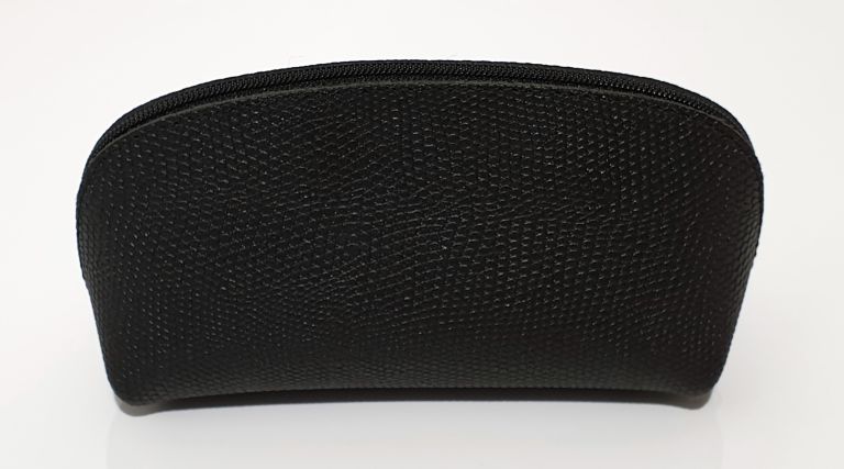 kosmetyczka-czarna-z-bursztynem-batycki-kolor-dominujacy-czarny