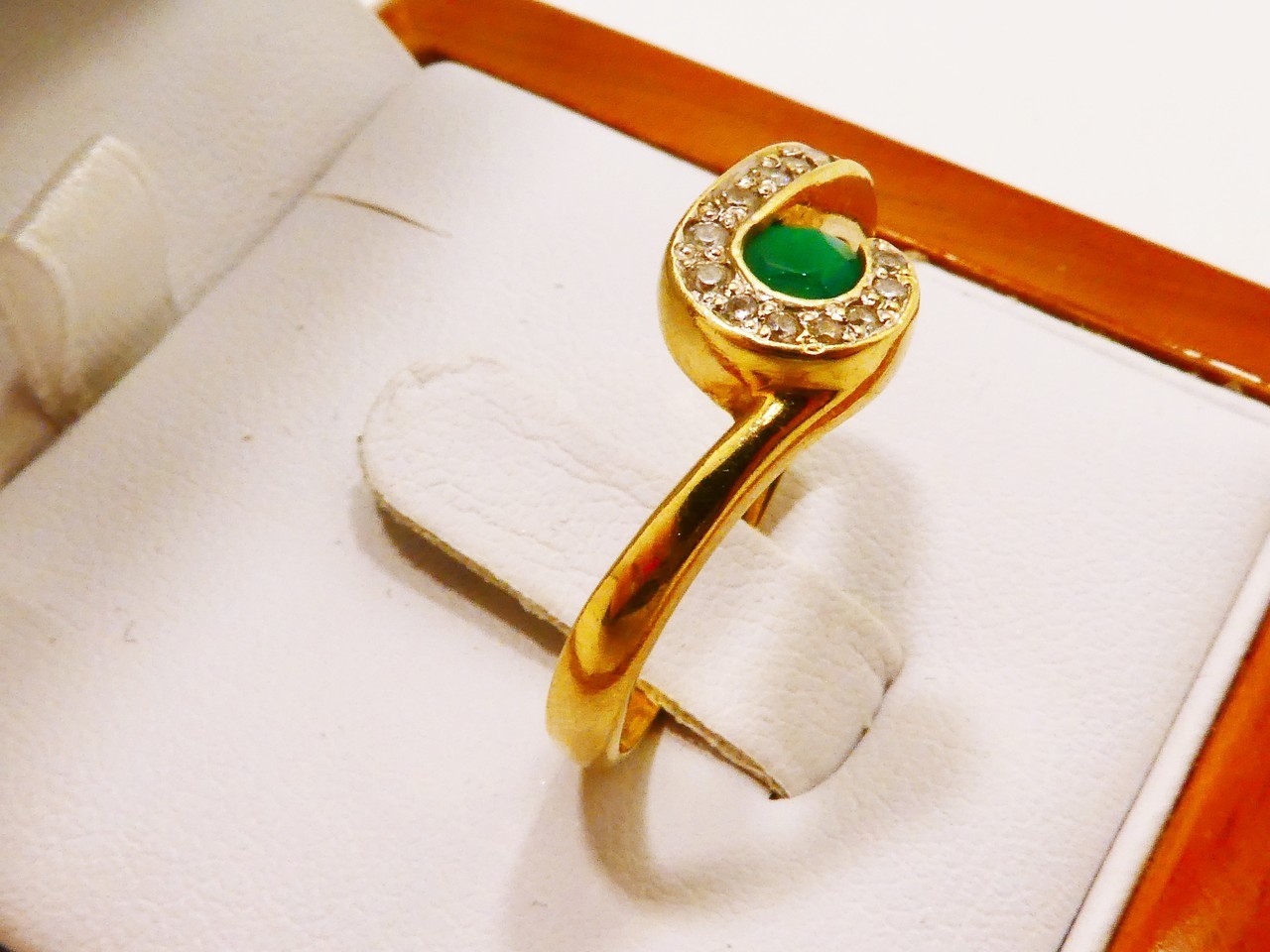 ladny-zloty-pierscionek-263g-585-r17-cechy-brak