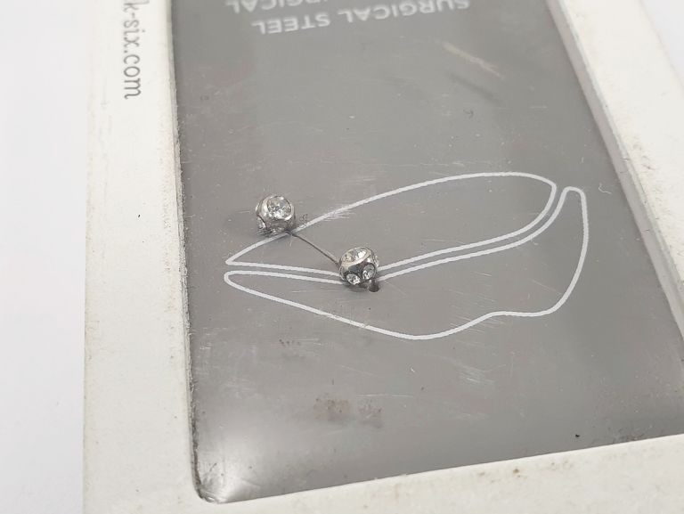 srebrny-kolczyk-do-wargi-monroe-925-stan-11323-2