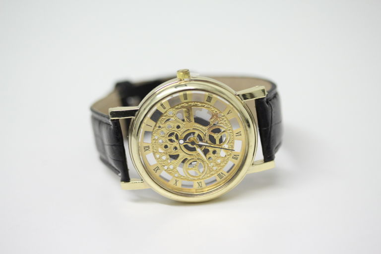 MĘSKI ZEGAREK TYPU SKELETON ZŁOTY PASEK QUARTZ