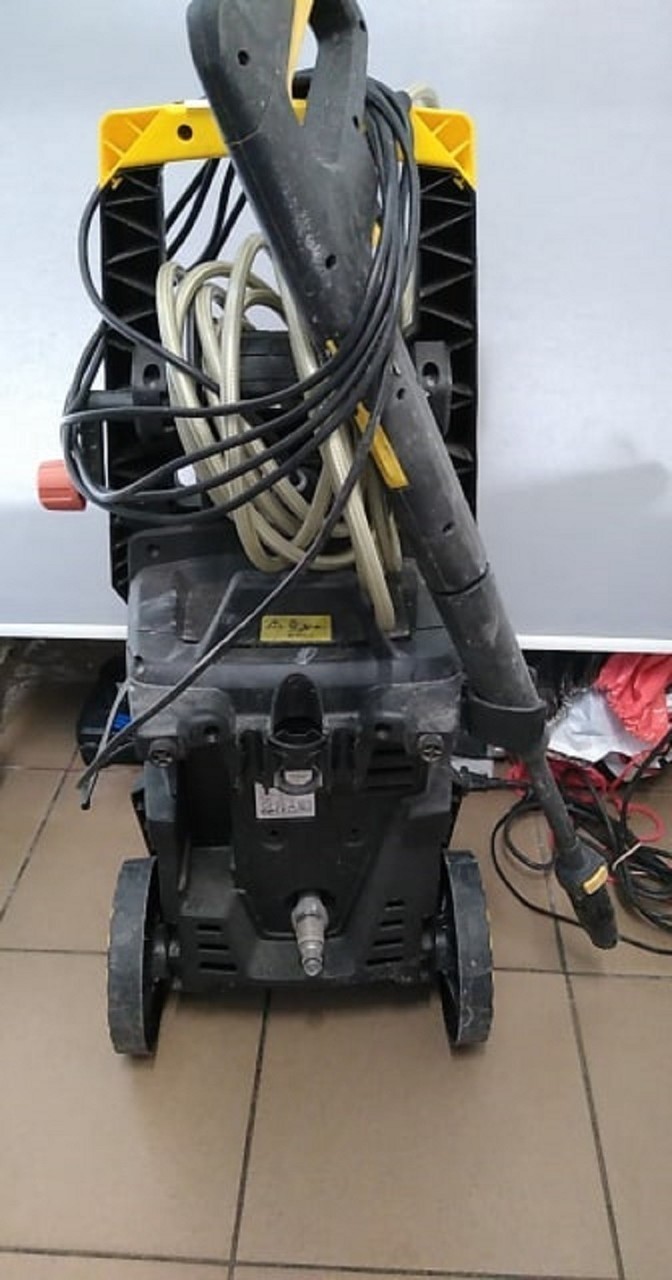 myjka-wysokocisnieniowa-stanley-sxpw22-napiecie-zasilania-240