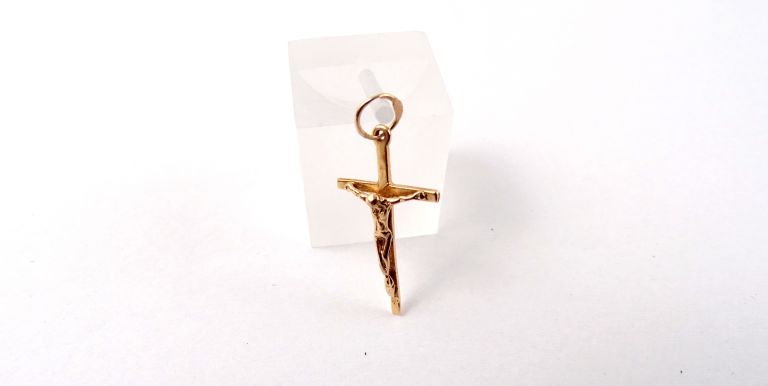 zloty-krzyzyk-098g-585-rodzaj-zlote