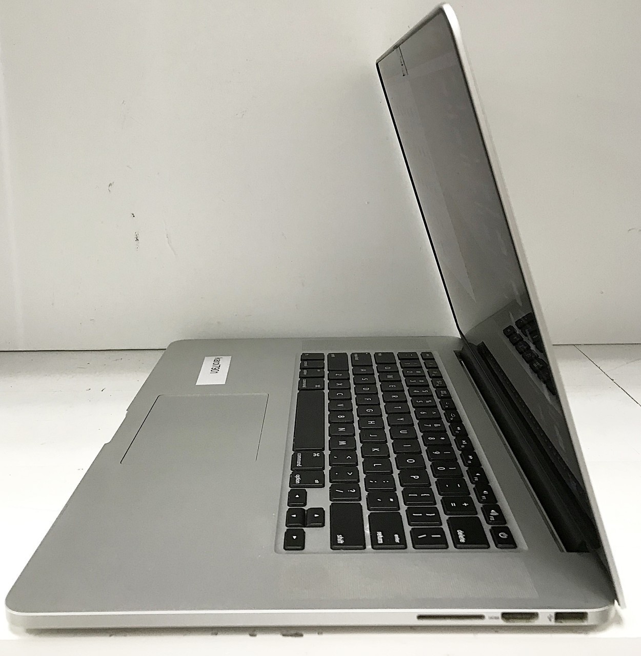 apple-macbook-pro-a1398-ladowarkapudelko-liczba-rdzeni-procesora-4