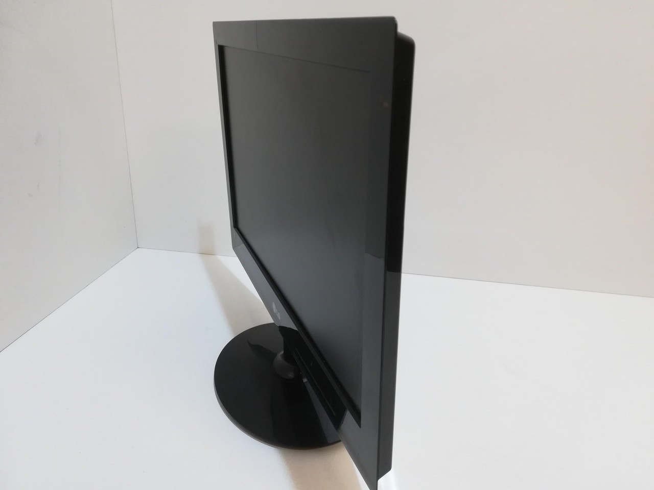 monitor-lg-flatron-e-1940-przekatna-ekranu-cale-1900