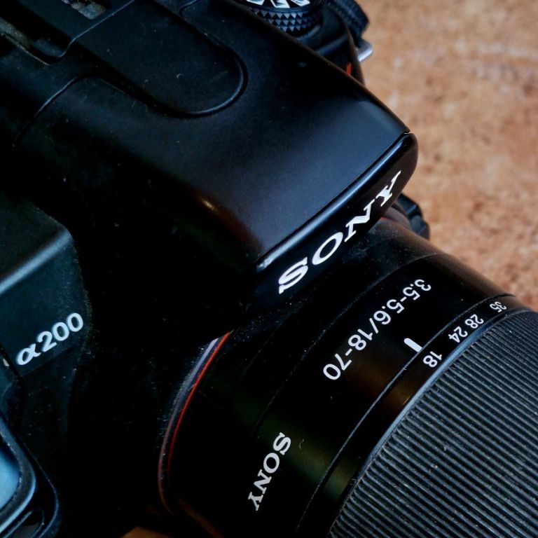 SONY DSLR A200