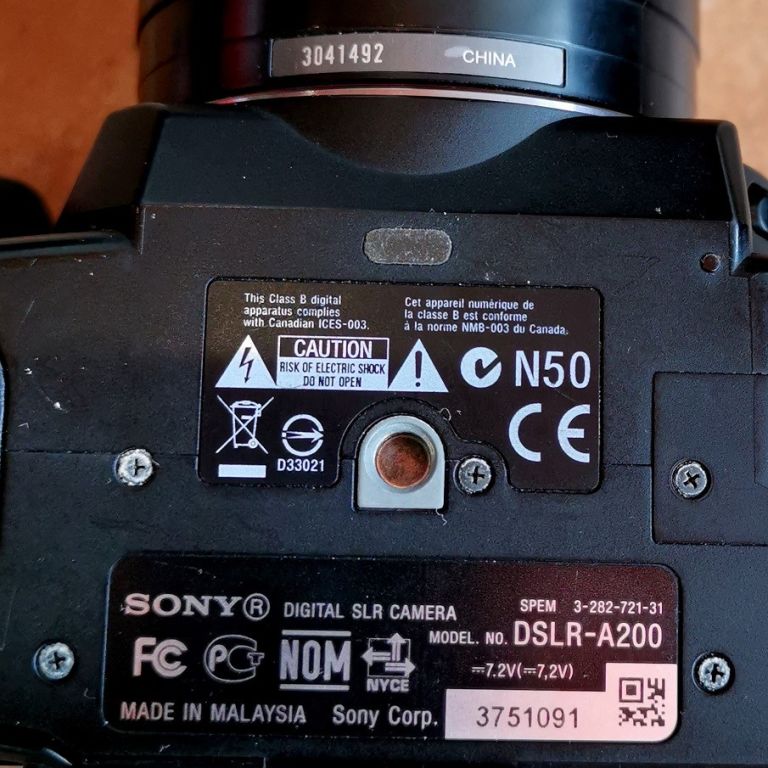 SONY DSLR A200