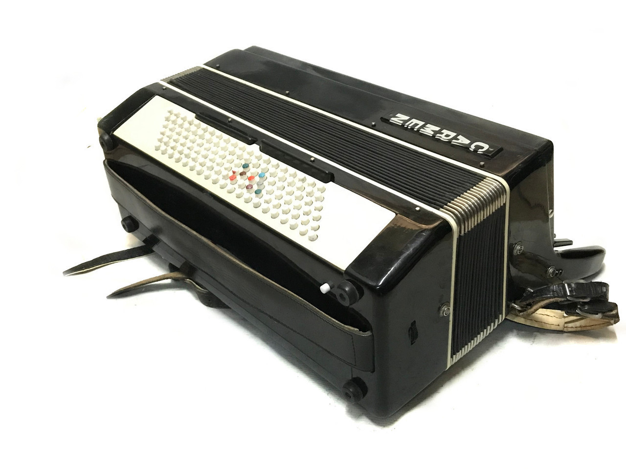 akordeon-carmen-120-basow-kod-producenta-120