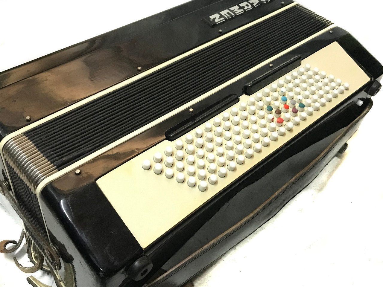 akordeon-carmen-120-basow-stan-uzywany