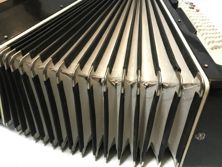 akordeon-carmen-120-basow-grunwaldzka-16-jaroslaw