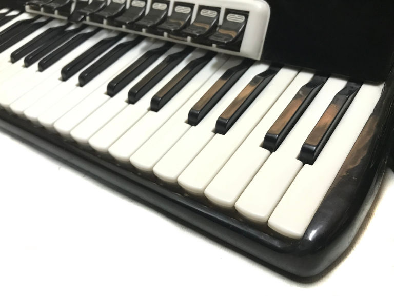 akordeon-carmen-120-basow-stan-uzywany