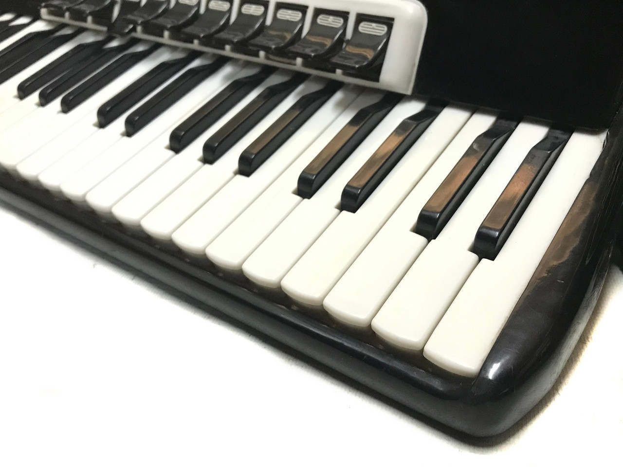 akordeon-carmen-120-basow-stan-uzywany