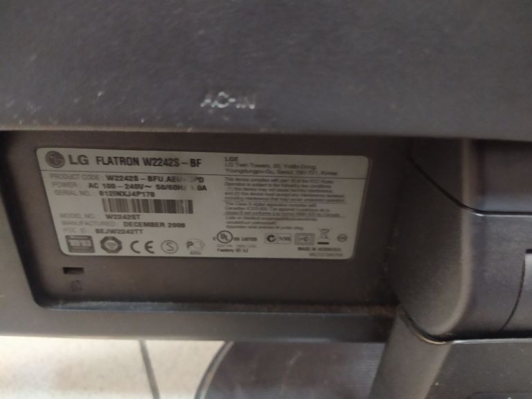 monitor-lg-w2242s-okablowanie-model-w2242s