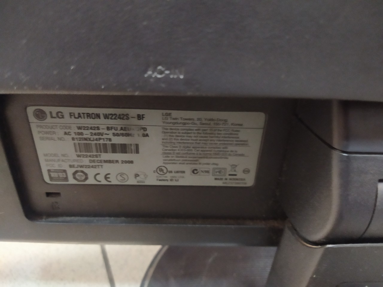 monitor-lg-w2242s-okablowanie-model-w2242s