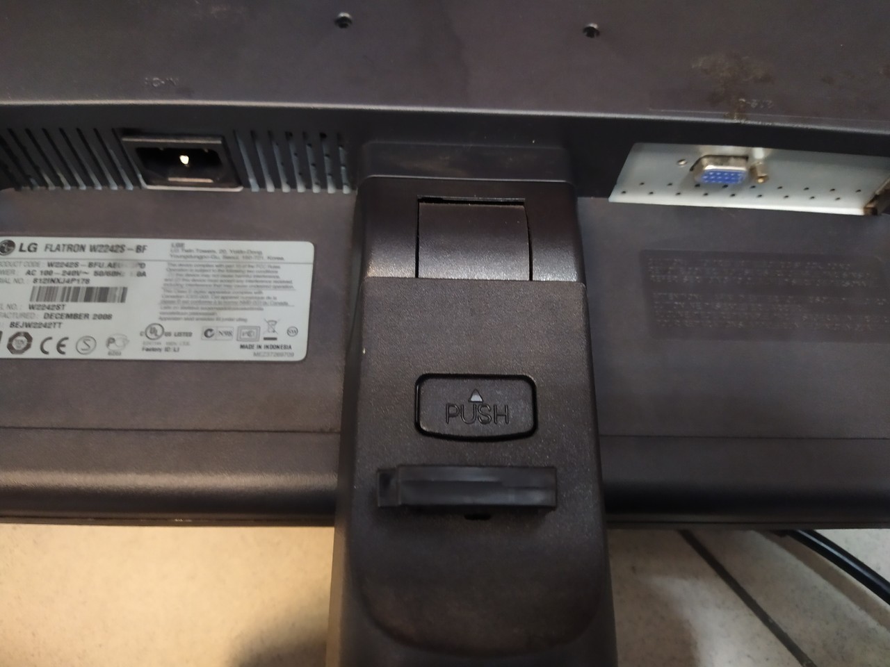 monitor-lg-w2242s-okablowanie-marka-lg