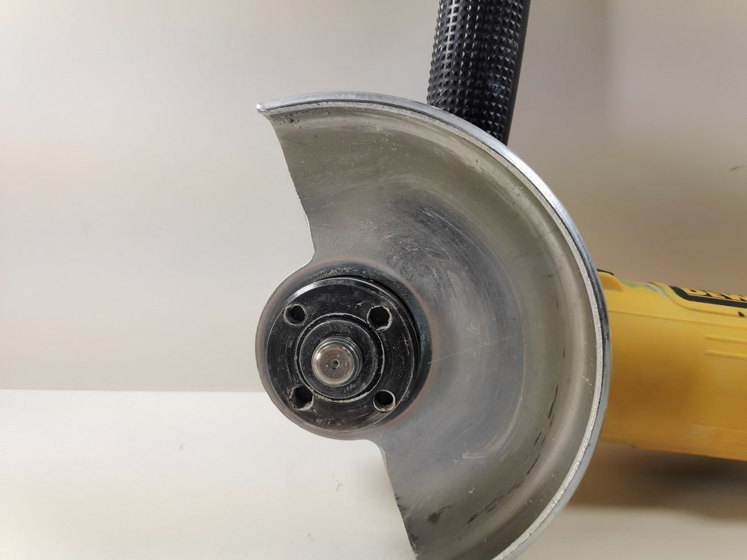 szlifierka-dewalt-dwe4057-marka-dewalt