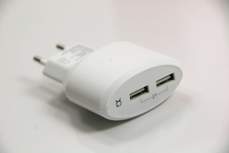 ladowarka-xqisit-2x-usb-24a-1a-kod-producenta-4029948076683