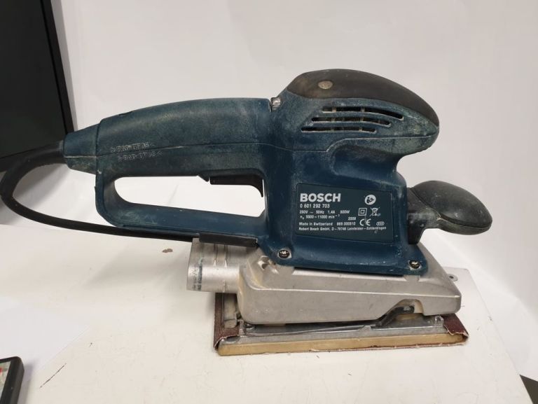 SZLIFIERKA OSCYLACYJNA BOSCH GSS 230 AE