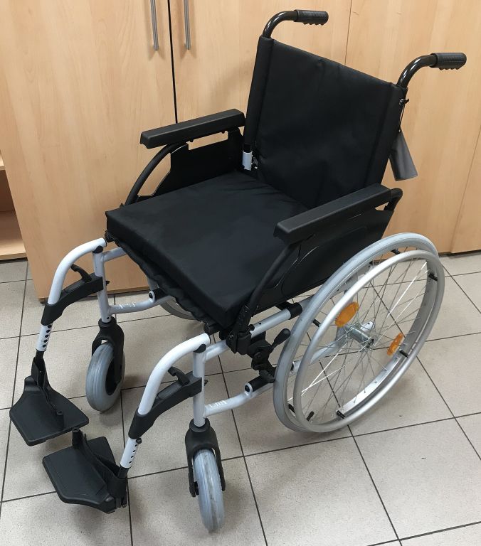 wozek-inwalidzki-breezy-47-cm-unix-odbior-osobist-stan-nowy