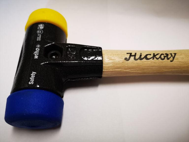 WIHA BEZODRZUTOWY MŁOTEK Z RĘKOJEŚCIĄ HICKORY