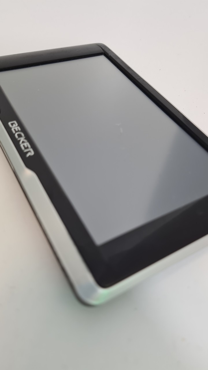 nawigacja-samochodowa-becker-be-b00-przekatna-ekranu-62