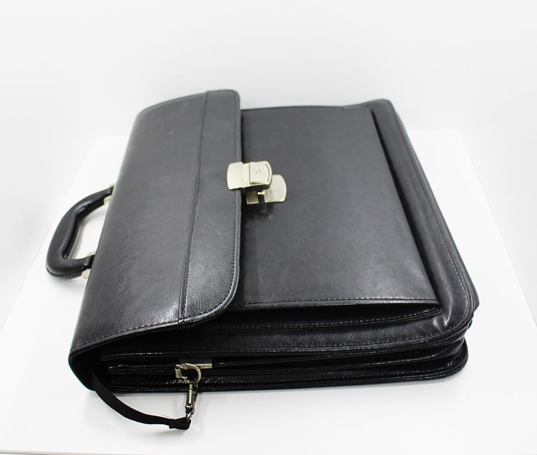 torba-wizytowa-dyplomatka-czarna-meska-material-dominujacy-inny