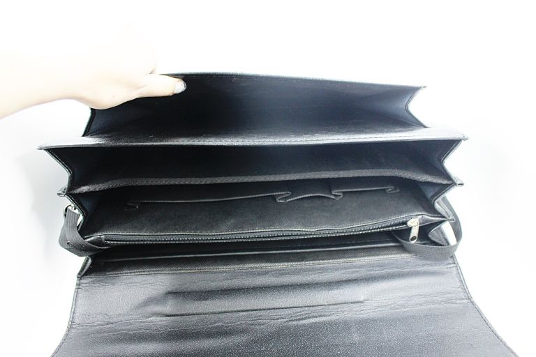 torba-wizytowa-dyplomatka-czarna-meska-wzor-dominujacy-bez-wzoru