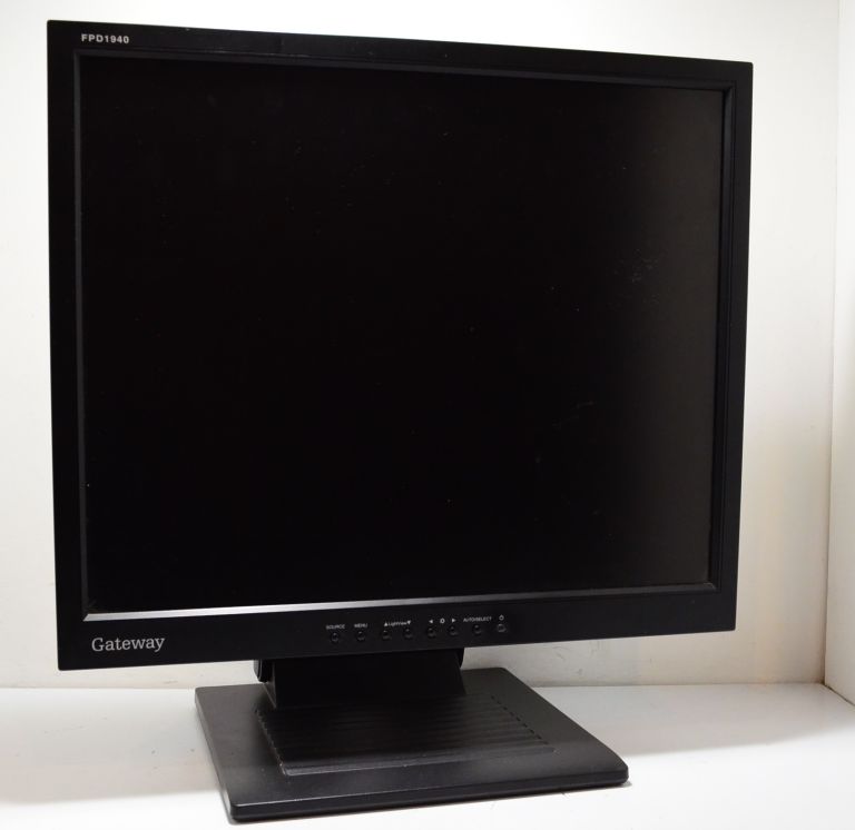 MONITOR LCD 19 GATEWAY - MODEL FPD 1940