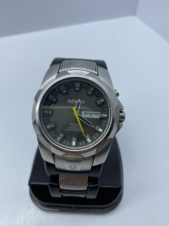 Nixon wanderlust hot sale the rover