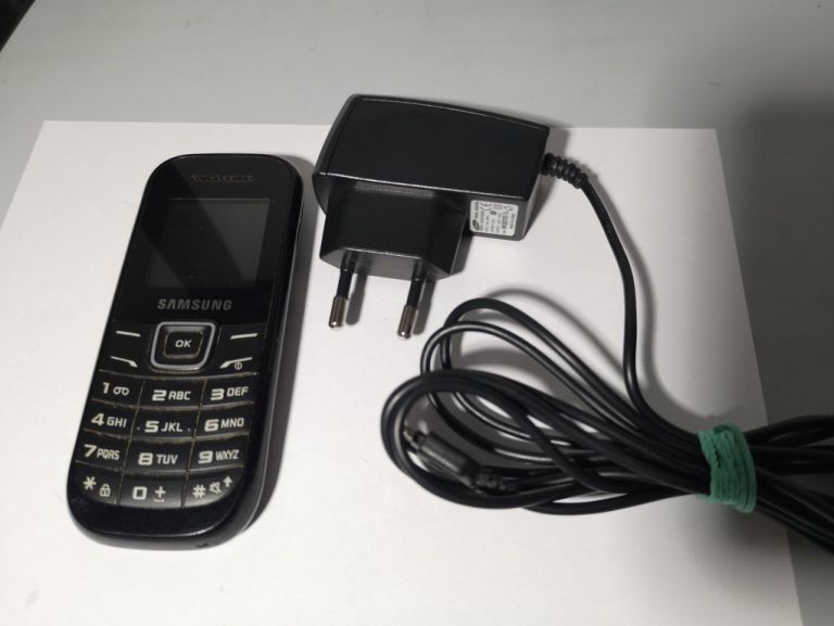TELEFON SAMSUNG E1200